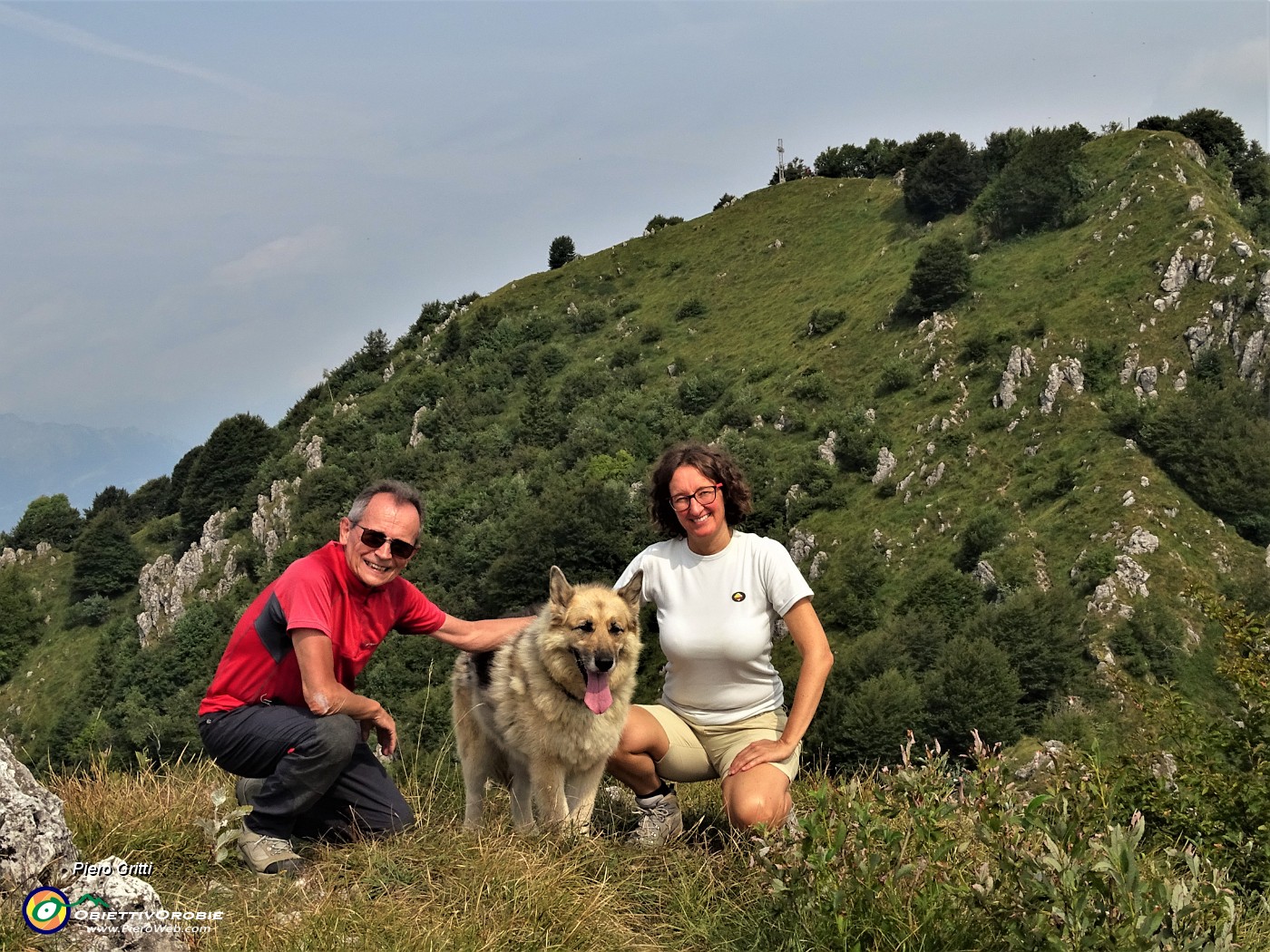 04 Sull'anticima est (1450 m) con vista sulla cima del Suchello (1541 m) .JPG